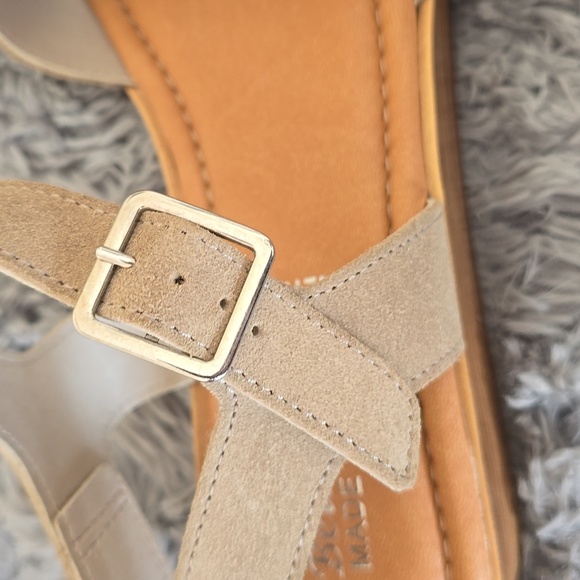 ๐๏ธ Bella Vita Sandals ๐ฎ๐น - Picture 3 of 5